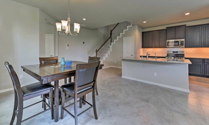 Rosenberg House | Rosenberg Townhome by Brazos Town Center!