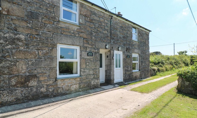 St Ives Cottage | ROSEWALL COTTAGE, family friendly, with a garden in St Ives