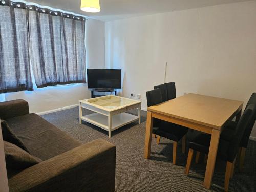 Gillingham House | Rosy Guest House