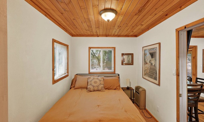 Cobb Apartment | Rouge Cobb Mountain Hotel - Cabin 5
