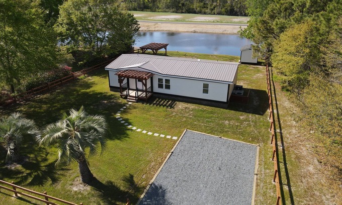 Shallotte House | Rounding Run Retreat - newly renovated 3 bedroom conveniently near beaches