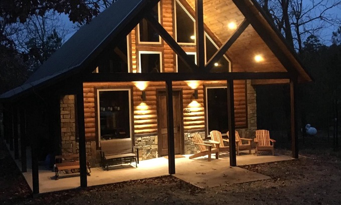 Broken Bow Cabin | Rowdy Beaver Cabin~Fishing~Pool Table~Horseshoes~XBox~Hot Tub~Gas Grill~Fire pit