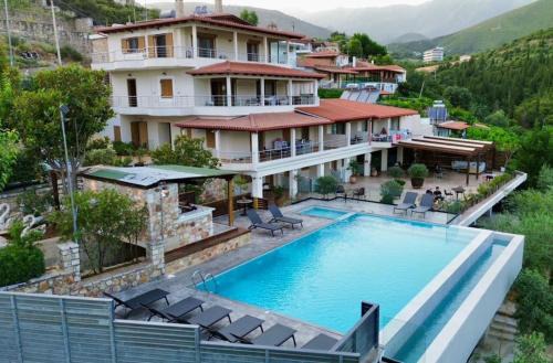 Himare Bed & Breakfast | Royal 1967