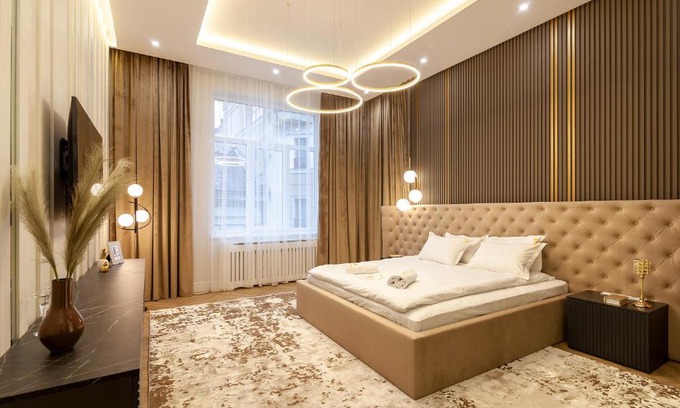 Lviv City Center Apartment | Royal Apartment on Fredra 4a
