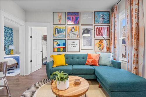 Westside Norwich Apartment | Royal Flush-6 King Beds-18 Mi To Mohegan