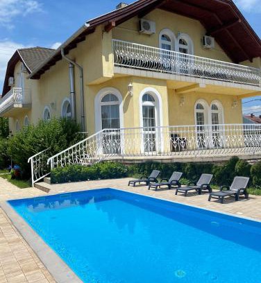 Balatonfured House | Royal Villa