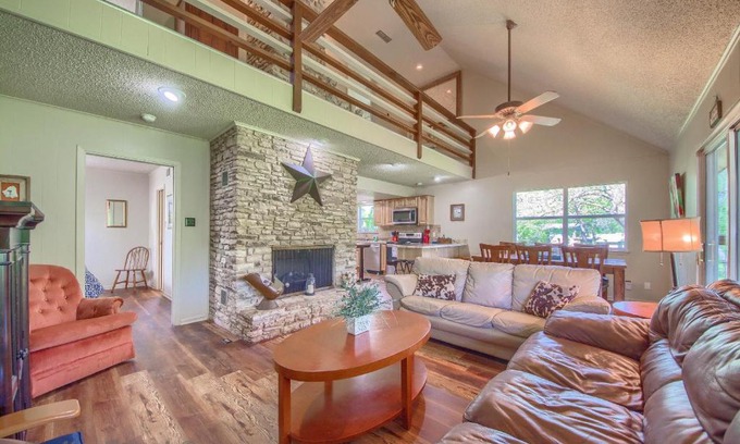 New Braunfels House | RR 9122RB Red Barn Cabin