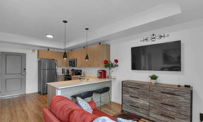 Downtown Salt Lake City Apartment | ✮ Ruby Bliss - Spacious Studio ✮ Gym | Streaming 4K