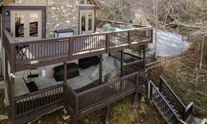 Franklin Ski Chalet | Ruby Rose Mountain Chalet in the Smokies