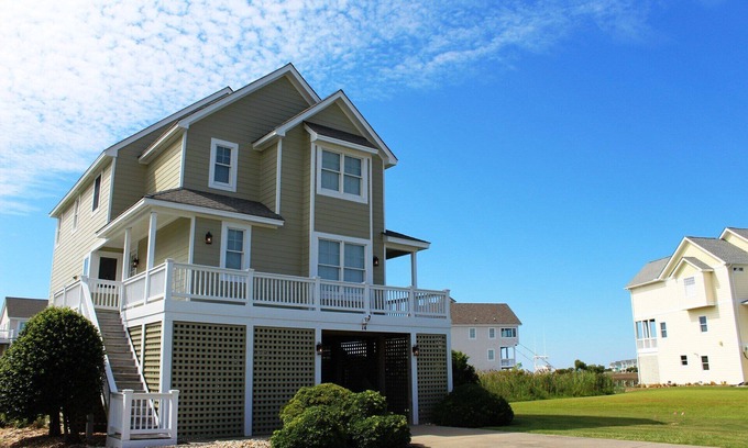 Manteo House | Rudder Village 14 - Gorgeous Canal-Front Home in Pirate's Cove