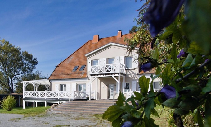 Bergen auf Ruegen Apartment | Ruhig und Idyllische Lage, Ahoi Erlebnisbad Gratis - Gutshaus Silvitz Fewo 01 - Gutshaus Silvitz