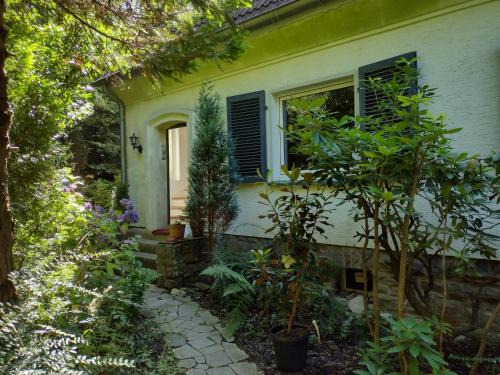 Bredeney Apartment | Ruhiges Haus im Grünen mit Whirlpool & 3 Schlafzimmern nahe Messe Essen