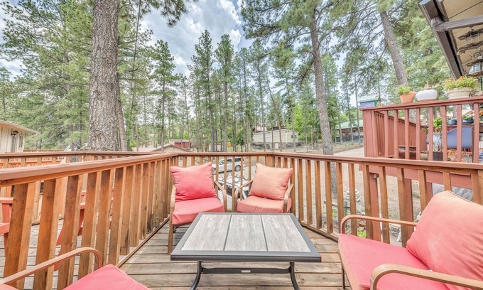 Ruidoso Apartment | Ruidoso Home w/Balcony ~ 16 Mi to Ski Apache!