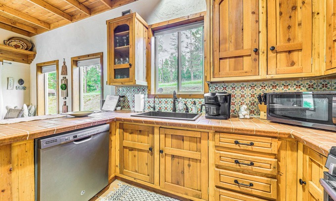Ruidoso House | Ruidoso Retreat w/Hot Tub & Patio!