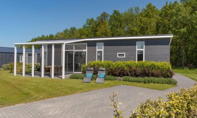 Wemeldinge House | Ruisweg 103 by Interhome