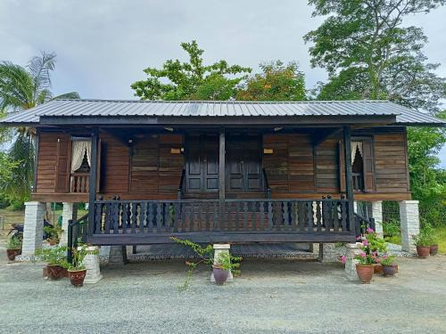 Kampung Permatang Bogak Hotel | Rumah Kayu Masjid Zahir