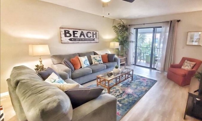 Bradenton Beach Condo | Runaway Bay 205 in Bradenton Beach