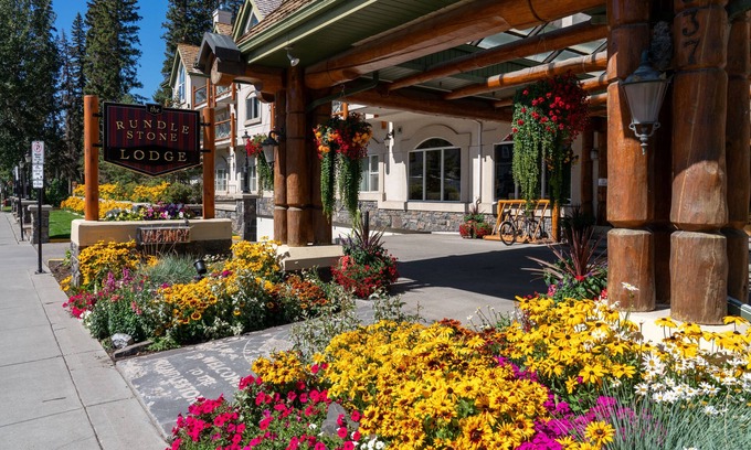 Banff Hotel | Rundlestone Lodge