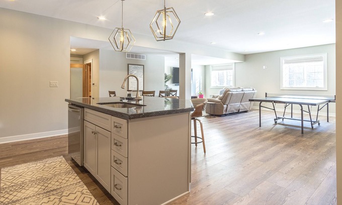 Whittaker House | Rural Ann Arbor, 10 mins. to downtown, gym, sauna