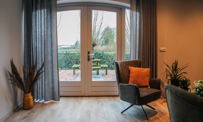Wolphaartsdijk Apartment | Rural apartment in quiet location