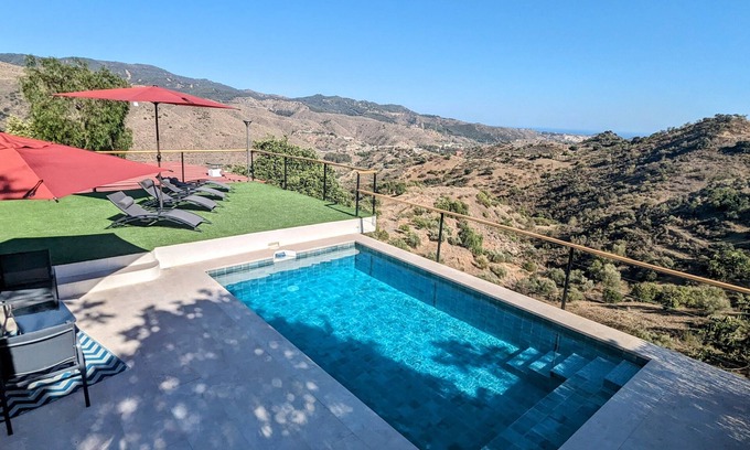 Palma-Palmilla Cottage | Rural house with swimming pool near Malaga city.