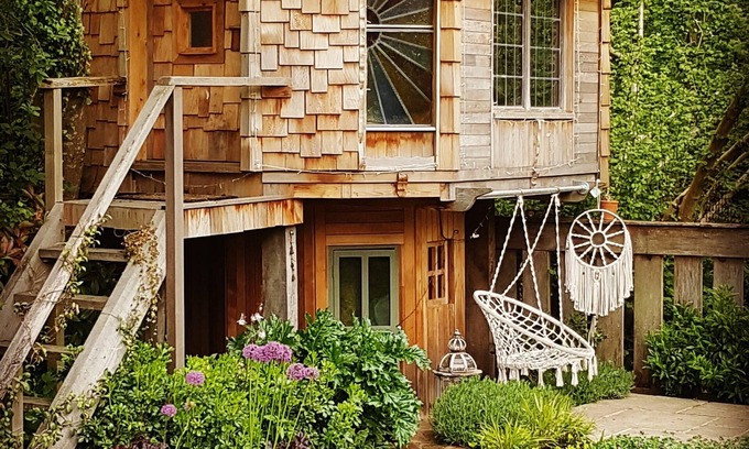 Chiddingfold Cottage | Rural Surrey Cottage and TV award winning 'Shed of the year' Mushroom house!