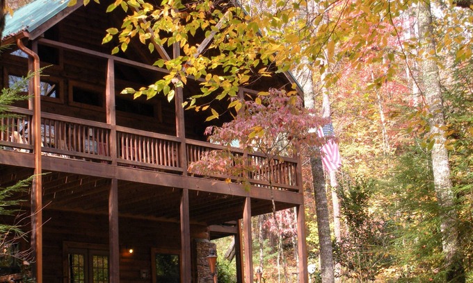 Ellijay Cabin | Rushing Rapids, Fly Fishing, catch & release.just steps to the RIVER.