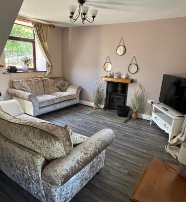 Defynnog House | Rustic 2Bedroom Cottage with Garden in Sennybridge
