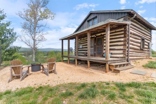 Batesville Apartment | Rustic Baileys Retreat Cabin Near Wineries!