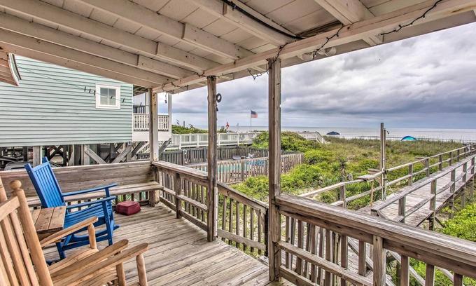 Holden Beach Cottage | Rustic Beachfront Cottage w/Deck & Boardwalk