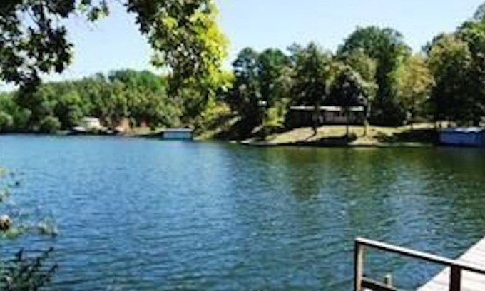 Rockford Cabin | RUSTIC, BEAUTIFULLY APPOINTED, COZY LAKE FRONT CABIN ON LAKE MITCHELL IN ALABAMA