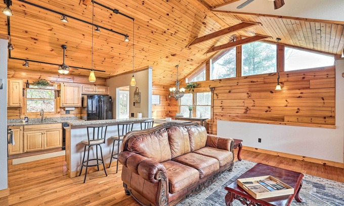 Canton Cabin | Rustic Cabin w/ Mountain Views & Private Deck!
