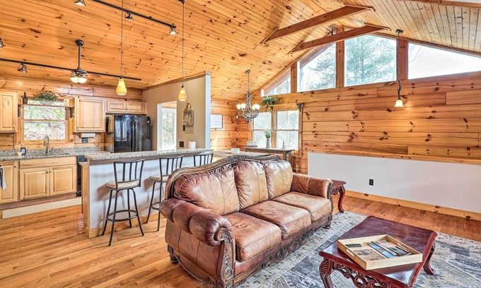 Canton Cottage | Rustic Cabin w/ Mountain Views & Private Deck!