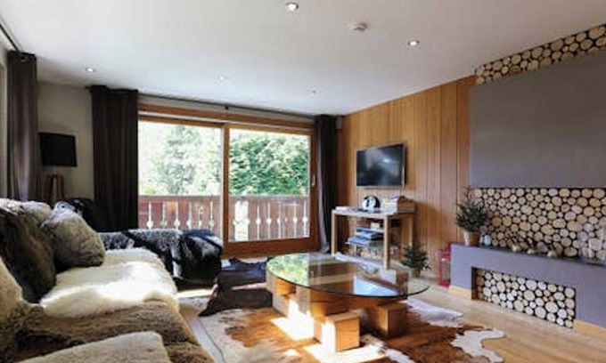 Chamonix-Mont-Blanc Ski Chalet | Rustic Chalet - garden, jacuzzi, parking, 6 ENSUITE bedrooms, lifts at 300m