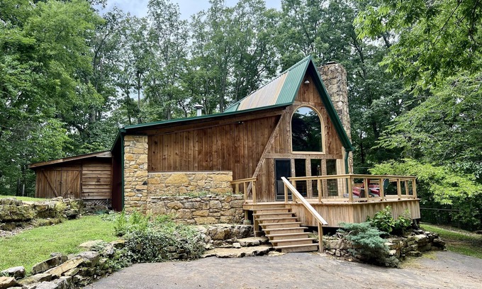 Whites Creek Cabin | Rustic Cozy Cabin, 20 minutes from Downtown Nashville! 30 day minimum stay