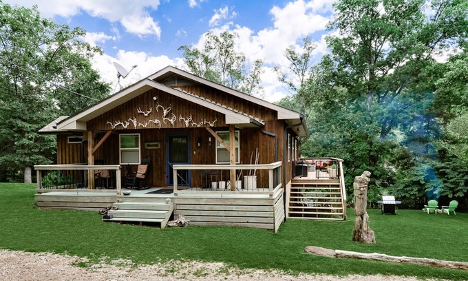 Eureka Springs Cabin | Rustic dog-friendly lakefront cabin with central AC, hot tub & washer/dryer