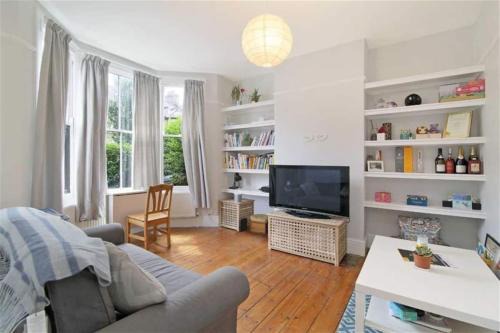 Leyton House | Rustic Garden House in the Heart of East London