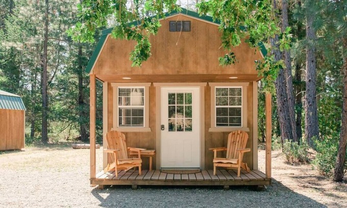 Cave Junction Cabin | Rustic Glamping Cabin - Camp in style and comfort!