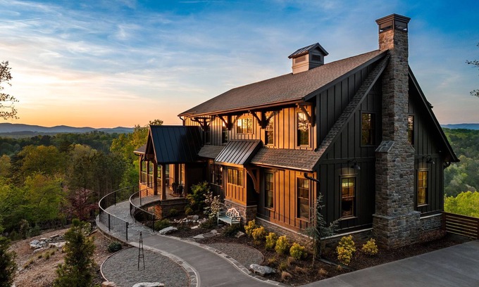 Ellijay Cabin | Rustic Luxe Lodge. Stunning Mountain Views. Hot Tub. Game & Theater Rm. Firepit