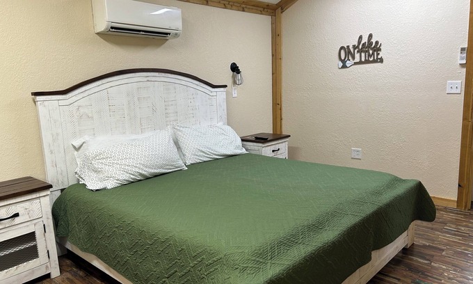 Anacoco Cabin | Rustic one bedroom cabin on South Toledo Bend. Pets welcome.