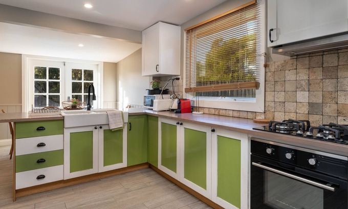 Capel Sound Cottage | Rustic Peaceful Cottage Escape