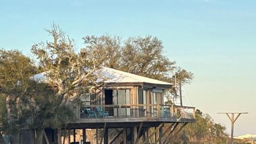 Ocean Springs House | Rustic Retreat