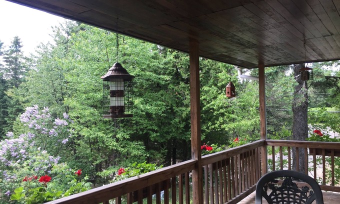 Val Morin Ski Chalet | Rustic-style cottage in Val Morin!
