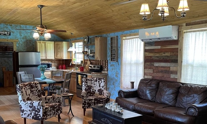 Fischer Cabin | Rustic Texas Cabin 15 minutes from Wimberley! (Hot tub!)