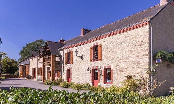Bouvron Bed & Breakfast | Rustique, Confort et Détente Près de Nantes: Chambre Équipée avec Petit-Déjeuner Inclus - FR-1-306-1254