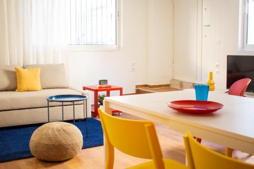 Patras Apartment | RYB Colour Apartment