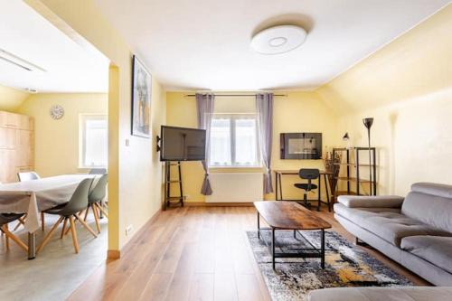 Houssen Apartment | séjour 6 pers.(atypique) f4 110 m2