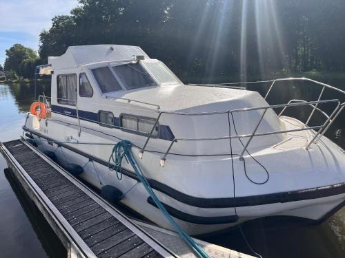 Chatillon en Bazois Boat Rental | Séjour insolite sur un bateau au cœur de Châtillon-en-Bazois, romantisme et nature inclus - API-1-46-17