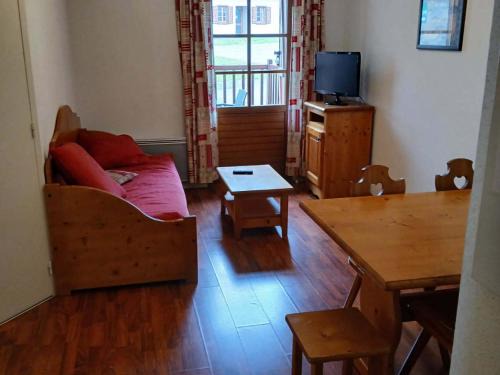 Vignec Apartment | Séjour Pyrénéen Authentique: T2 Cabine, Terrasse, Piscine, Proche St-Lary-Soulan, Navette Gratuite - FR-1-504-139