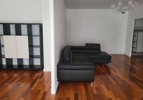 16th Arrondissement Apartment | Séjour raffiné à Paris, 4 pers proche Passy & Trocadéro